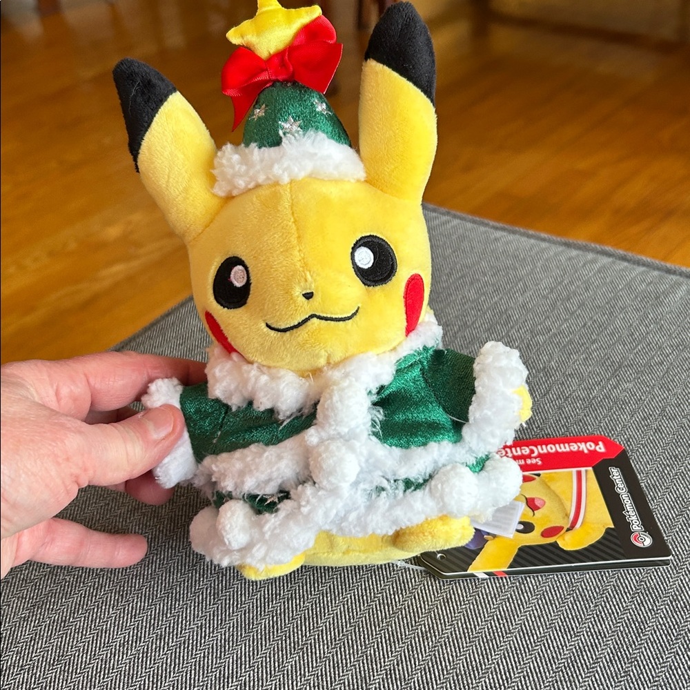 Pokémon Holiday Tree Pikachu, 9” plush, 2017, NWT